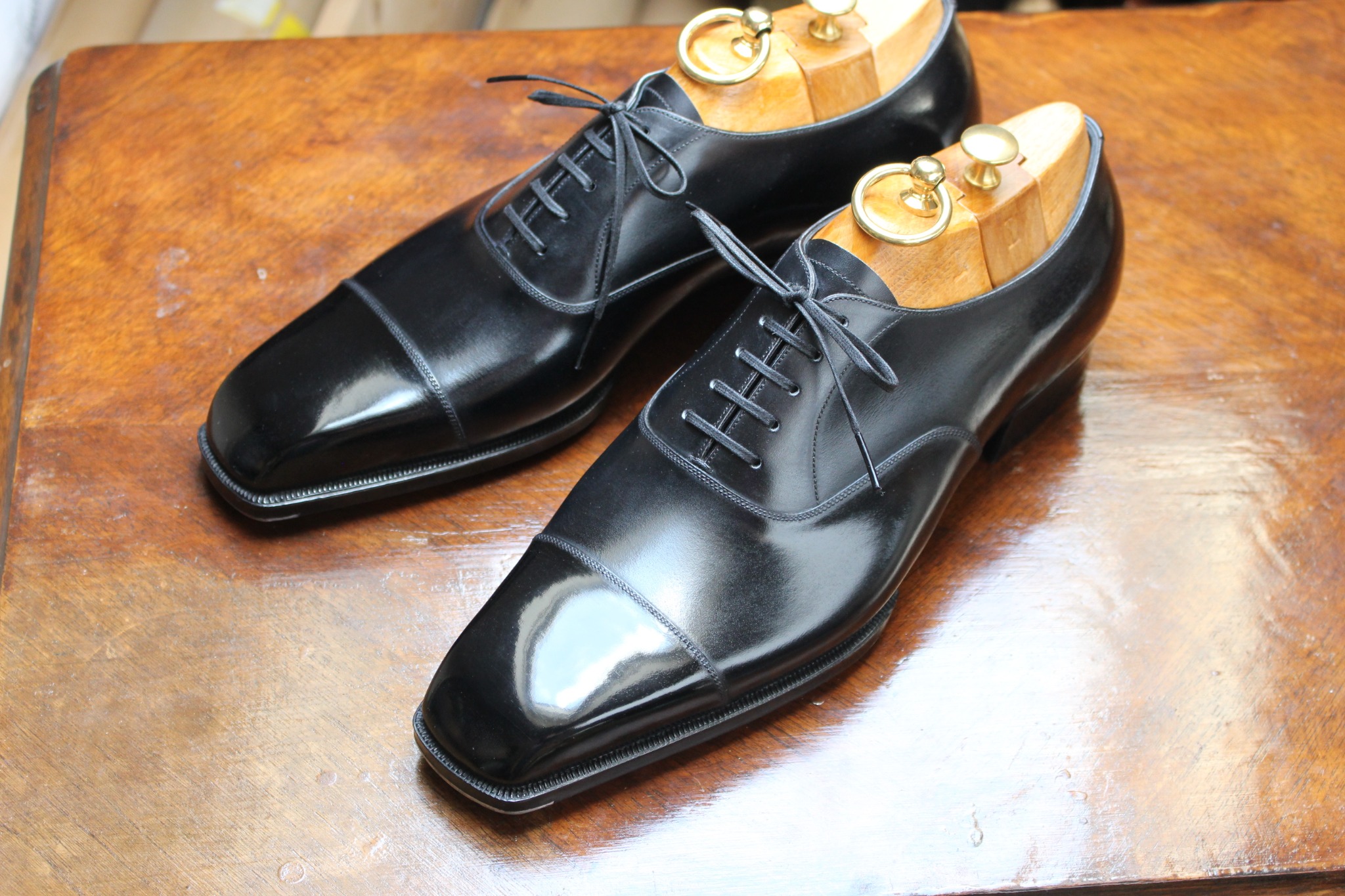 Black cap-toe Oxford bespoke shoes