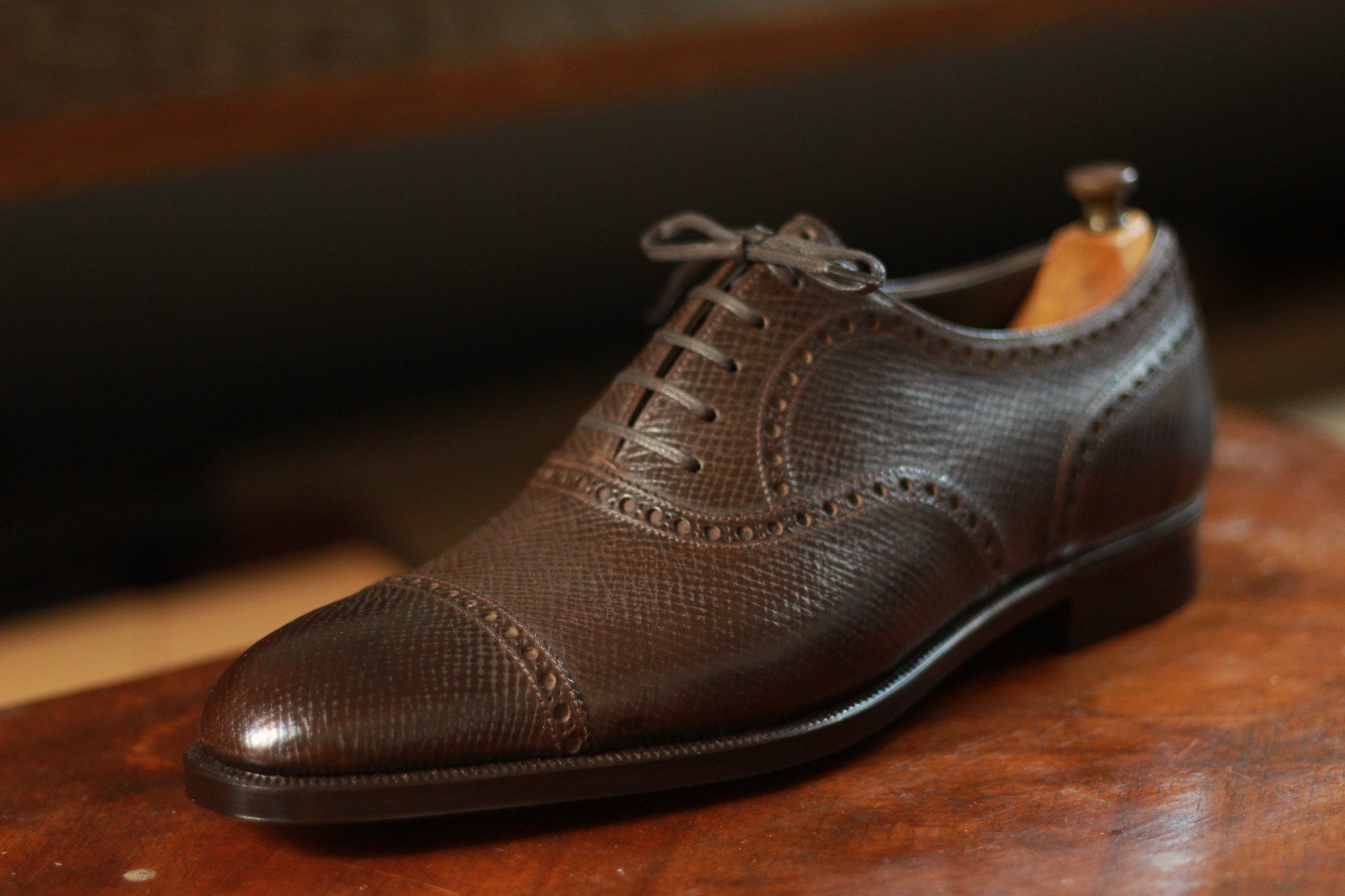 Brown textured leather cap-toe Oxford shoe