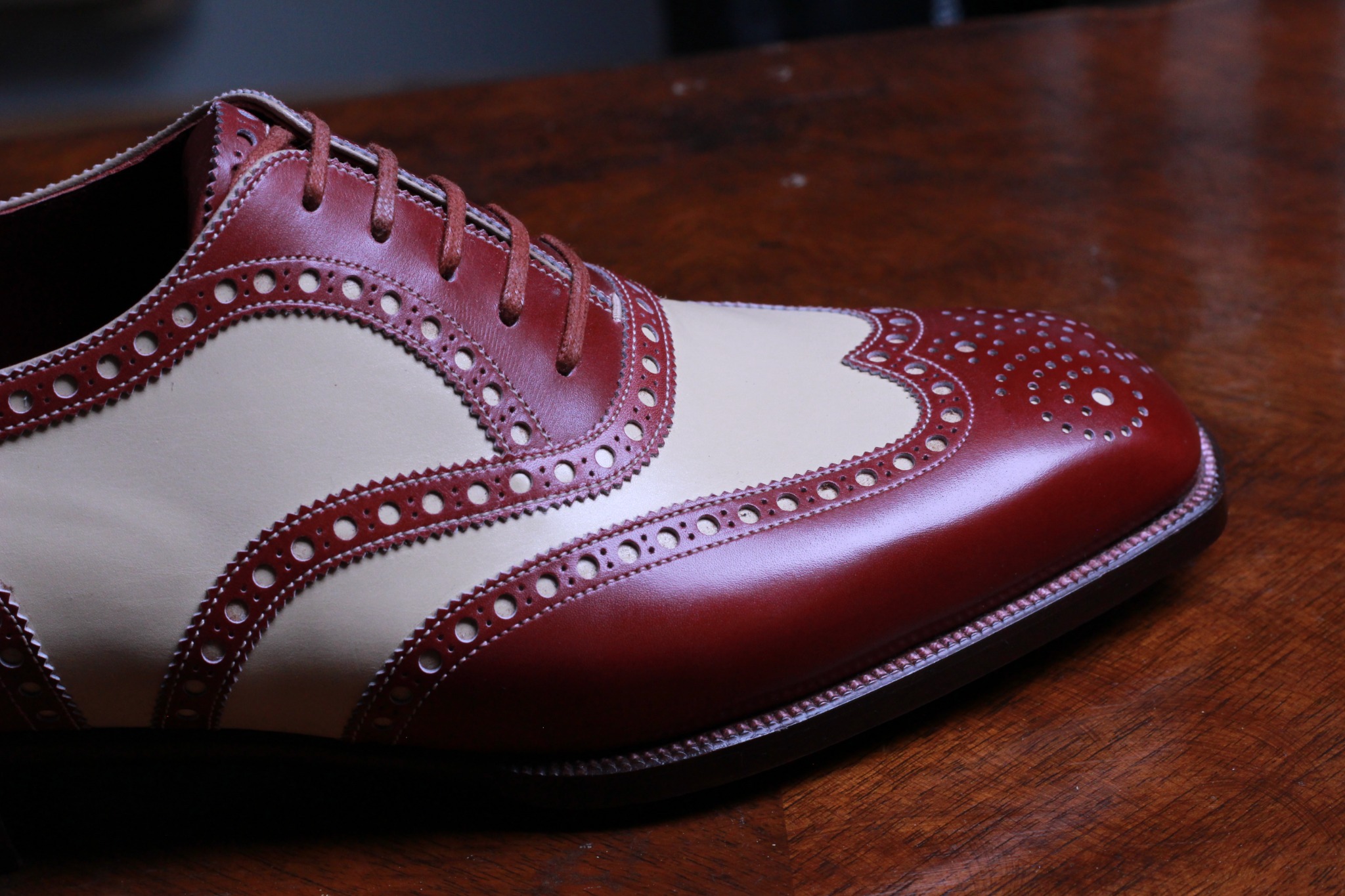 Burgundy and cream co-respondent brogue shoe details